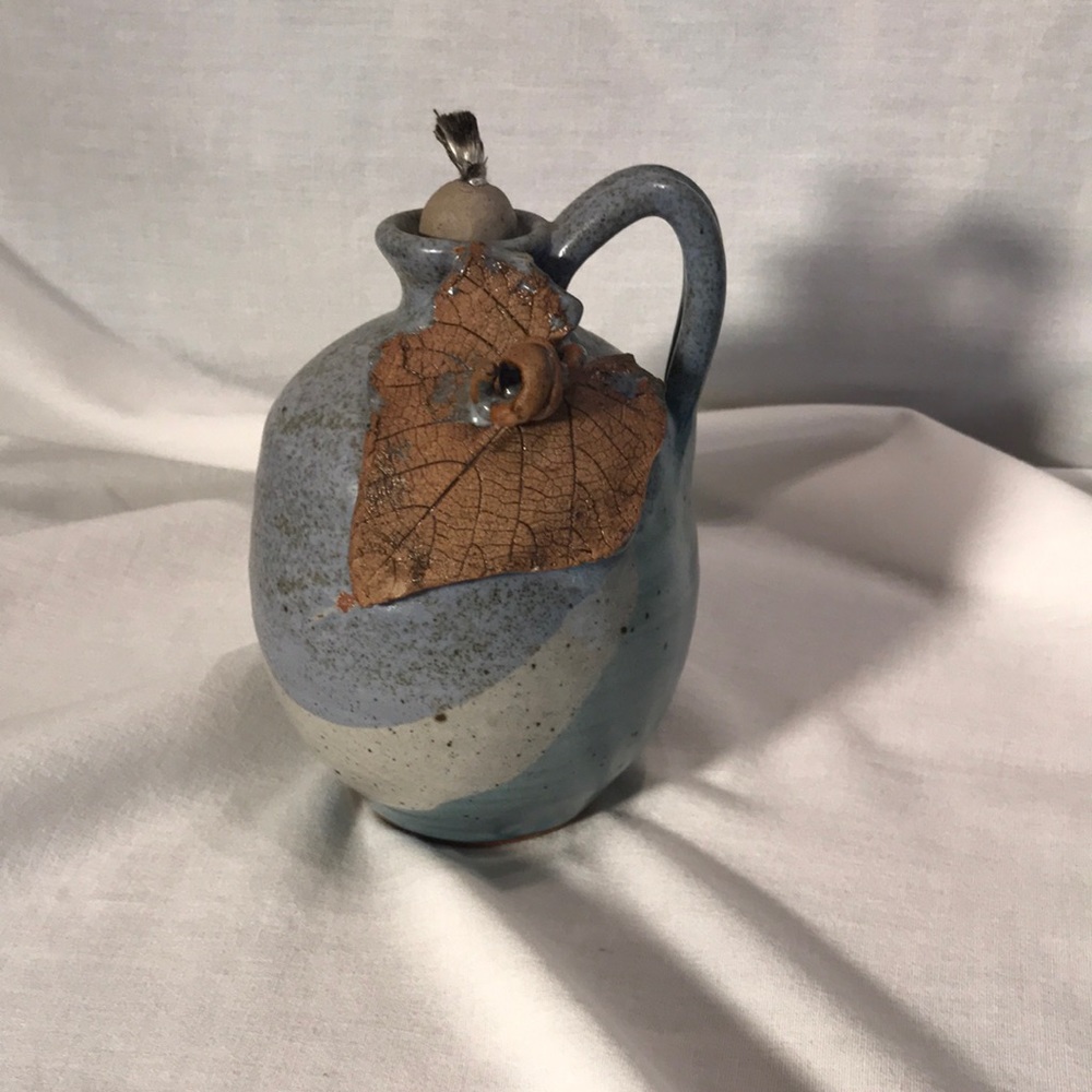 Clay pottery oil candle